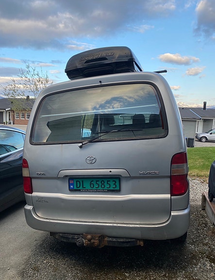 Toyota HiAce 3 of 3