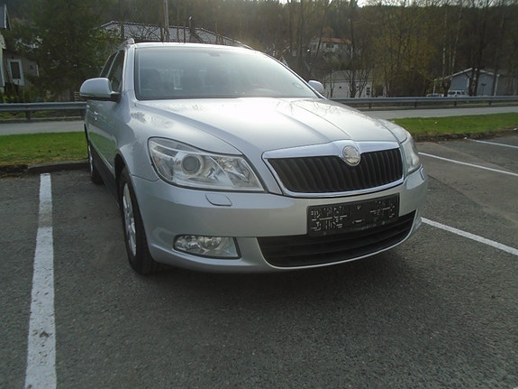 Skoda Octavia 2 of 5