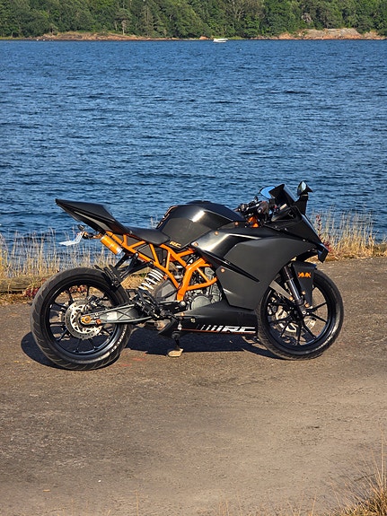 KTM RC 125R 8 of 29