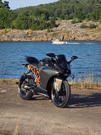 KTM RC 125R 2 of 29