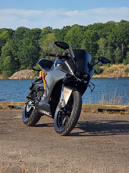 KTM RC 125R 7 of 29