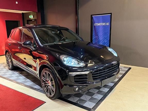 Porsche Cayenne 3 of 5