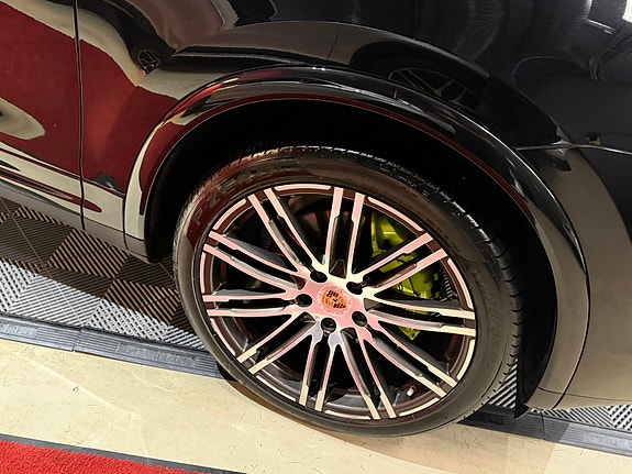 Porsche Cayenne 5 of 5