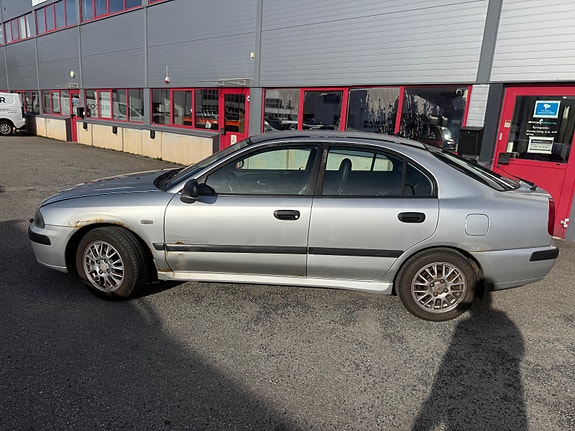 Mitsubishi Carisma 3 of 5
