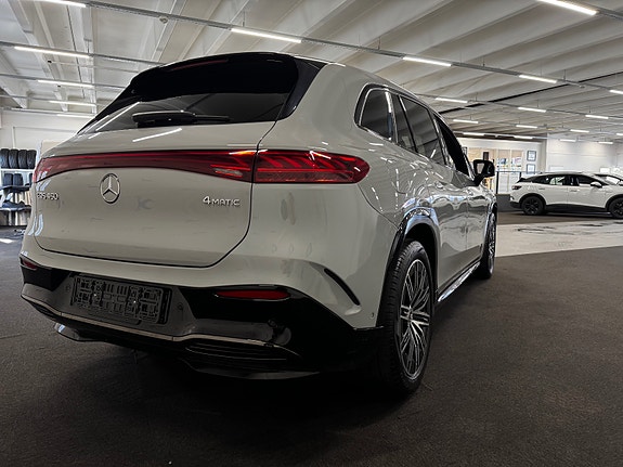 Mercedes-Benz EQS SUV 4 of 5