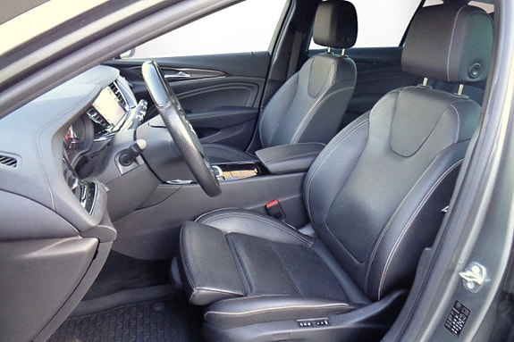 Opel Insignia 12 of 30