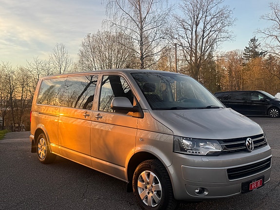 Volkswagen Caravelle 4 of 5