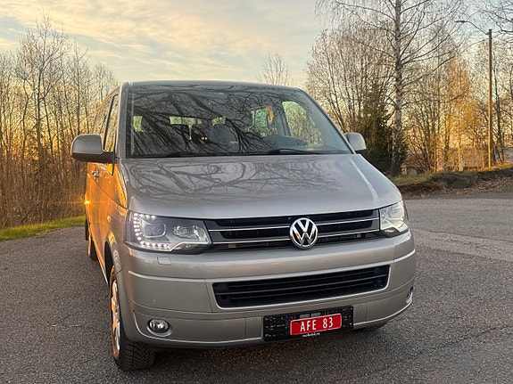 Volkswagen Caravelle 2 of 5