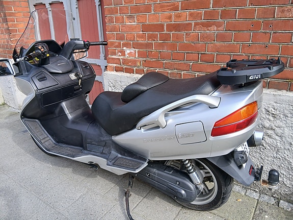 Suzuki AN 650 Burgman 4 of 5