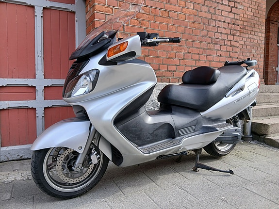 Suzuki AN 650 Burgman 2 of 5