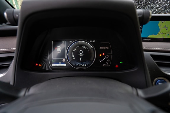 Lexus UX300e 23 of 30