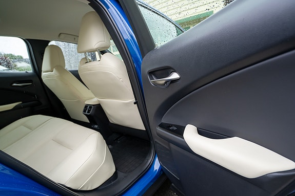 Lexus UX300e 30 of 30
