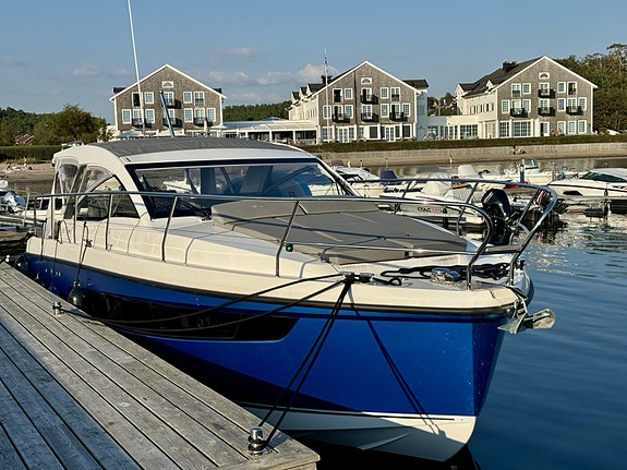 Sealine S335