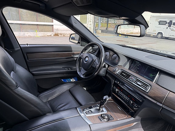 BMW 740d 22 of 23