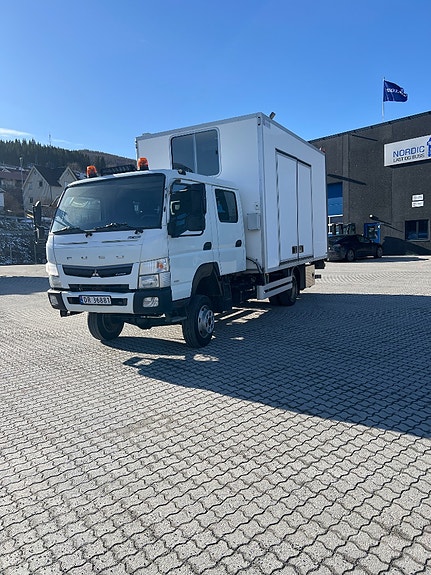 Mitsubishi Fuso Canter 4wd dobbeltkabin og verksted innredet skap
