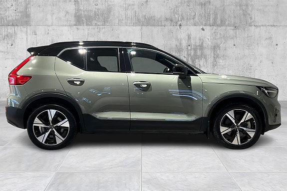 Volvo XC40 4 of 5
