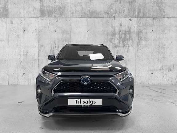 Toyota RAV4 Plug-in Hybrid 2 of 5