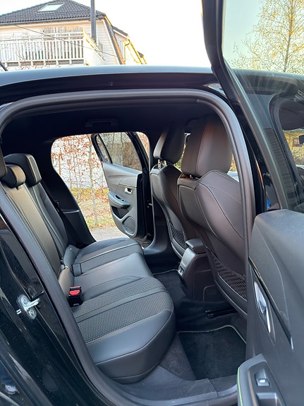 Peugeot 208 8 of 9
