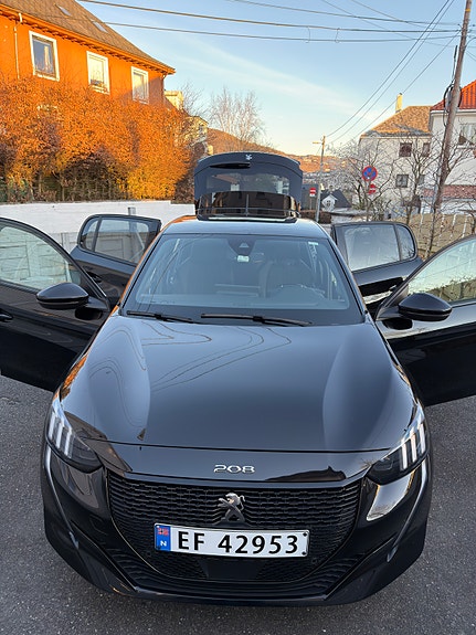 Peugeot 208 4 of 9