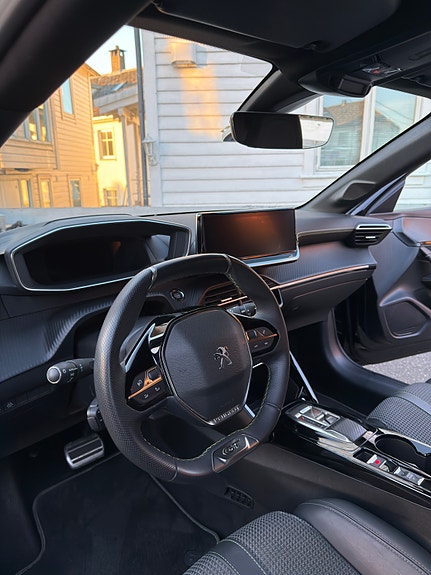 Peugeot 208 6 of 9