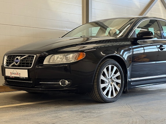 Volvo S80 3 of 5