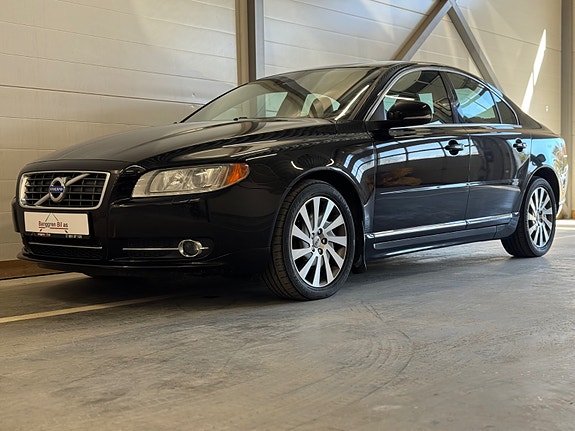 Volvo S80 2 of 5