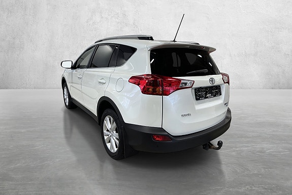 Toyota RAV4 3 of 5