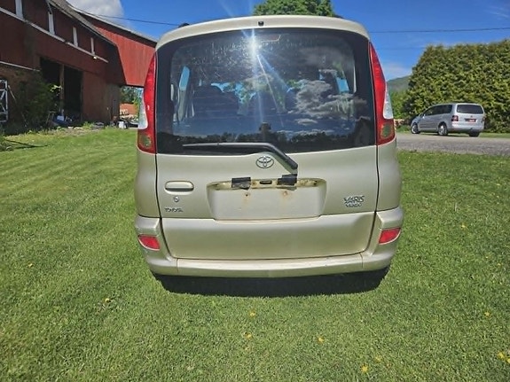 Toyota Verso-S 2 of 13