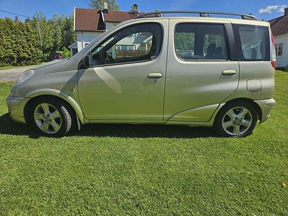 Toyota Verso-S 7 of 13