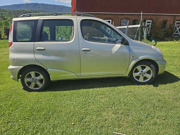 Toyota Verso-S 3 of 13