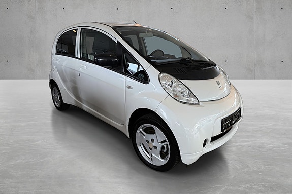 Peugeot iOn 4 of 5
