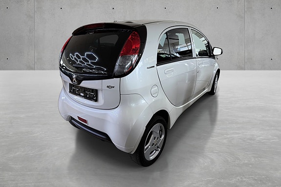 Peugeot iOn 5 of 5