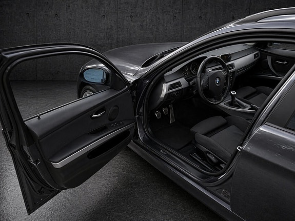 BMW 318i 5 of 7