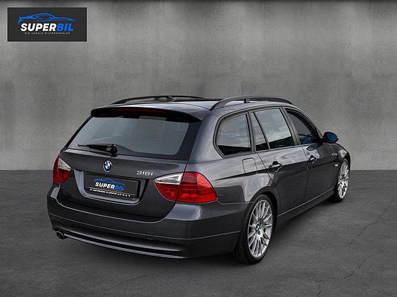 BMW 318i 3 of 7