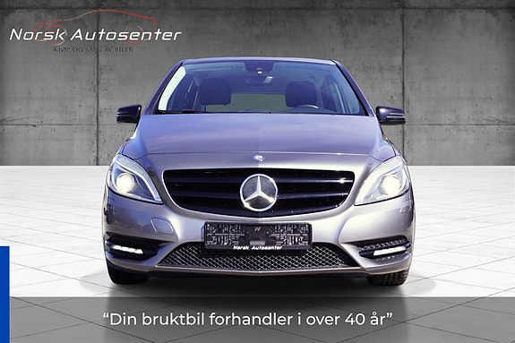 Mercedes-Benz B180 2 of 5