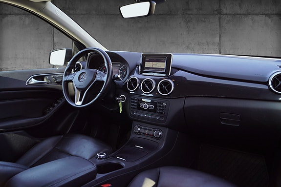 Mercedes-Benz B180 12 of 30