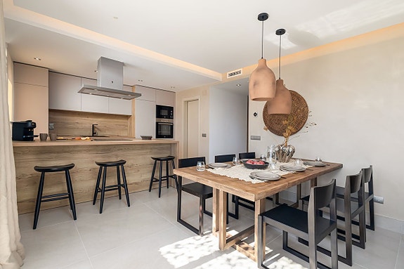Eksklusiv penthouse med 78 m² takterrasse og panoramautsikt over golfbanen