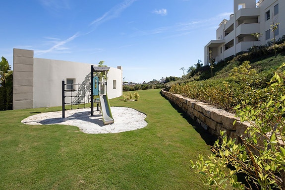 Eksklusiv penthouse med 78 m² takterrasse og panoramautsikt over golfbanen