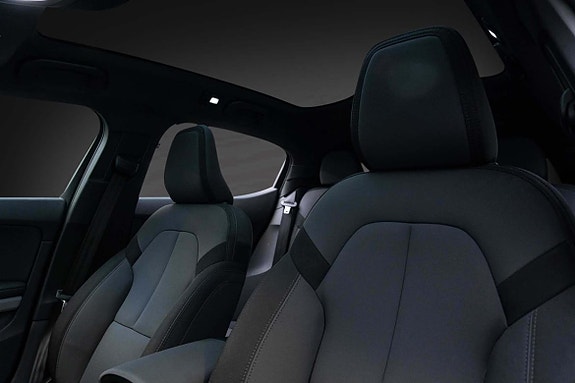 Panoramaglasstak som gir lys og romfølelse i kupeen