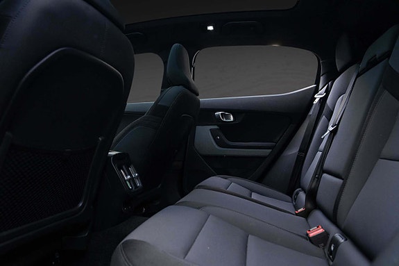 God plass i baksetet og to Isofix fester