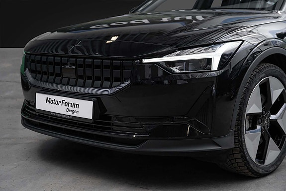 Frontdesign med rene linjer og karakteristisk LED-signatur