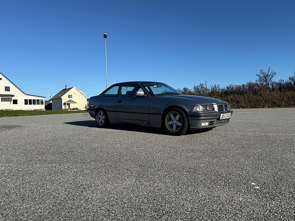 BMW 320 3 of 26