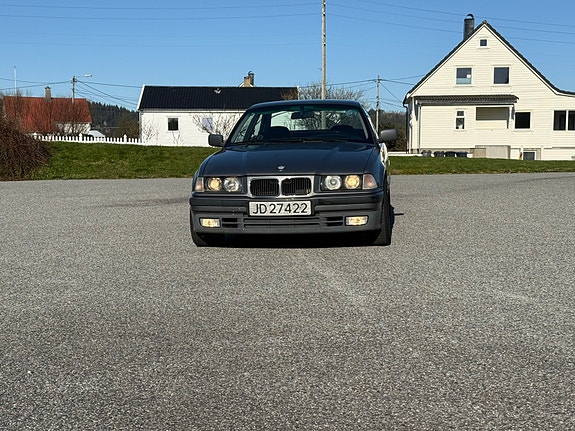 BMW 320 2 of 26