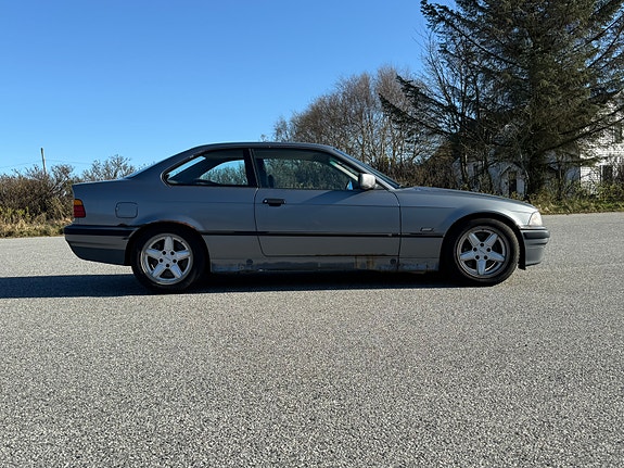 BMW 320 4 of 26