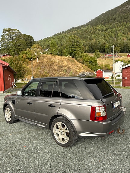 Land Rover Range Rover Sport 10 of 30