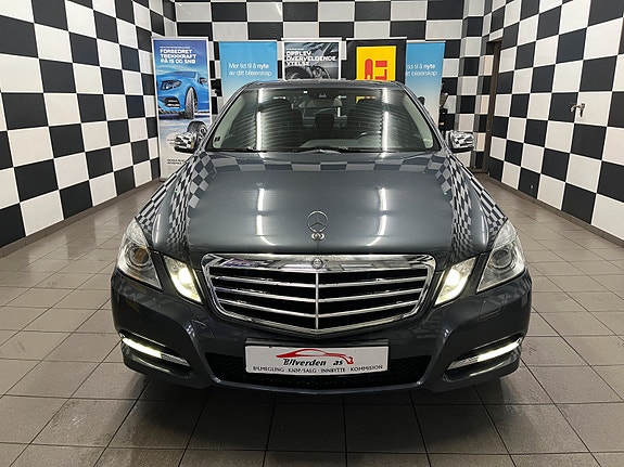 Mercedes-Benz E220 3 of 30