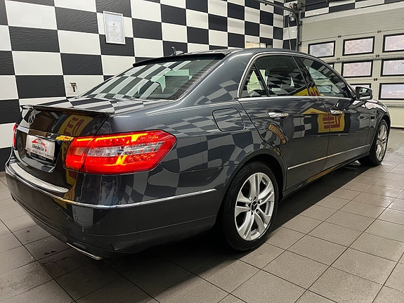 Mercedes-Benz E220 7 of 30