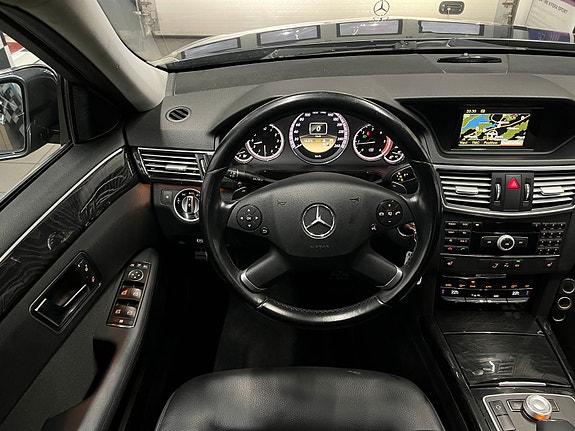 Mercedes-Benz E220 25 of 30