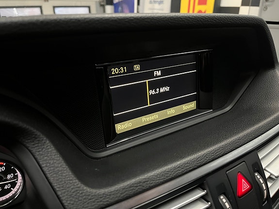 Mercedes-Benz E220 29 of 30