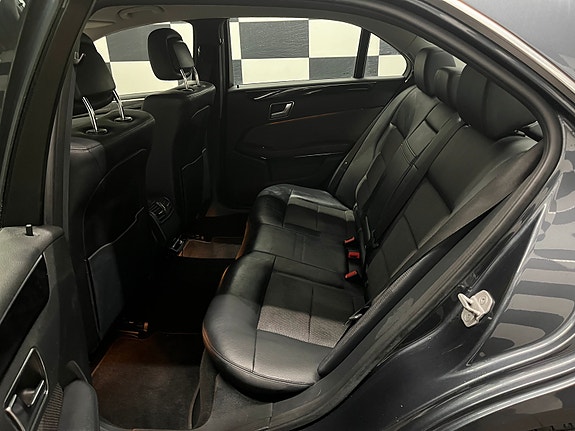 Mercedes-Benz E220 19 of 30